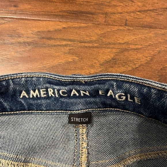 American Eagle Distressed Mom Jeans Size 2 Short - Picture 2 of 5